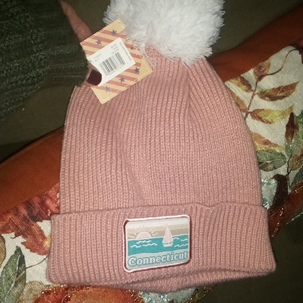Connecticut knit hat with big white Pom Pom NWT for New England winter weather